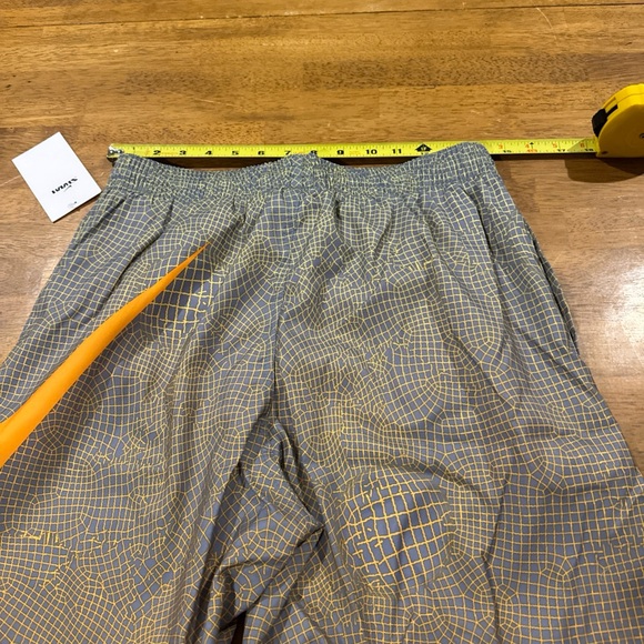 Nike Swim Mens Grid Swoosh Breaker 9" Volley Shorts Medium NESSD541 724 New Tag - Picture 11 of 13